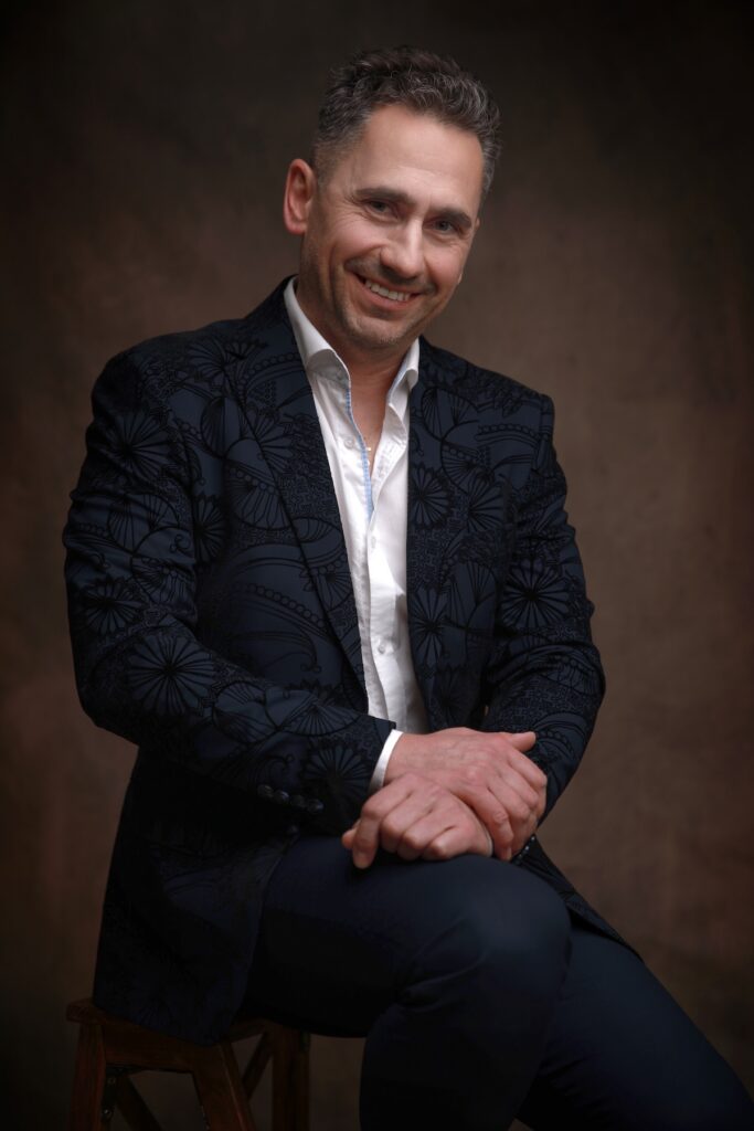 Mgr. Peter Olej, PhD. — Za oponou tanca